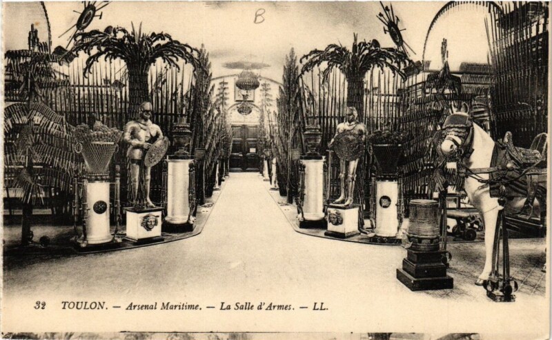 Carte postale ancienne Toulon Arsenal Maritime-Salle d'Armes à Toulon