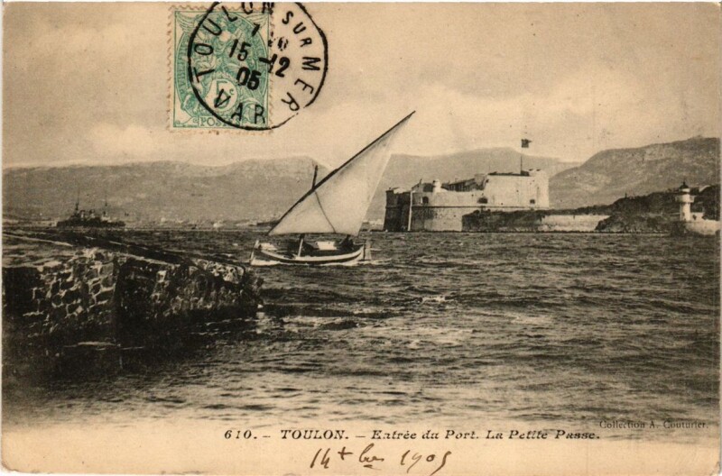Carte postale ancienne Toulon Entrée du Port-La Petite Passe à Toulon