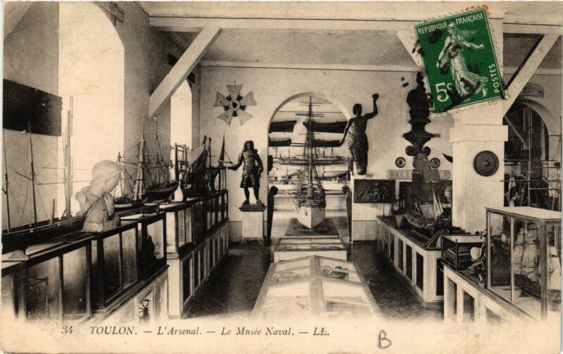 Carte postale ancienne Toulon L'Arsenal-Le Musée Naval à Toulon