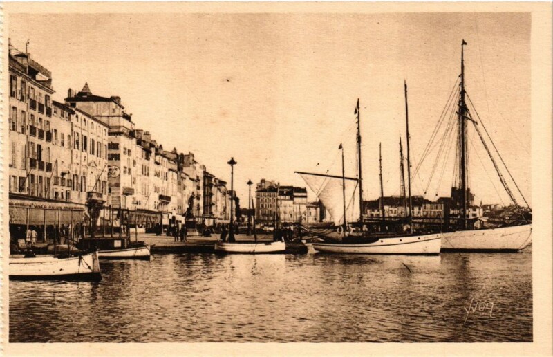 Carte postale ancienne Toulon Bateaux de plaisance dans le Port à Toulon