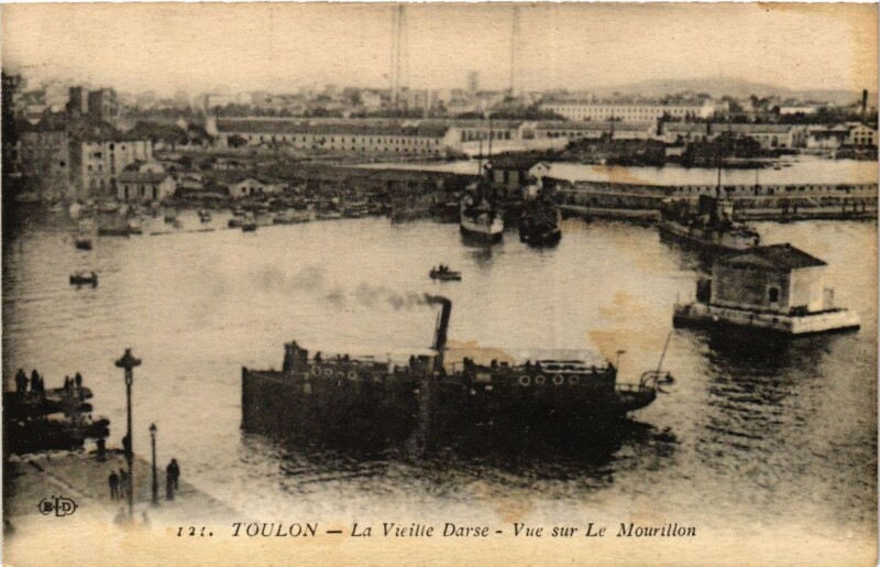 Carte postale ancienne Toulon La Vieille Darse-Vue sur Le Mourillon à Toulon
