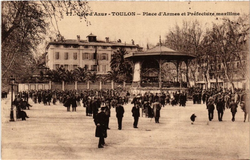 Carte postale ancienne Toulon Place d'Armes et Préfecture maritime à Toulon