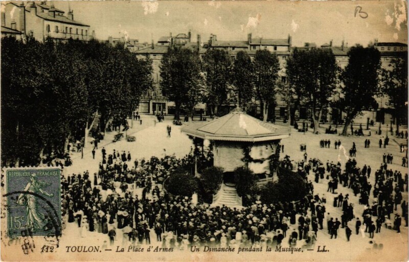 Carte postale ancienne Toulon Place d'Armes-Un Dimanche pendant la Musique à Toulon
