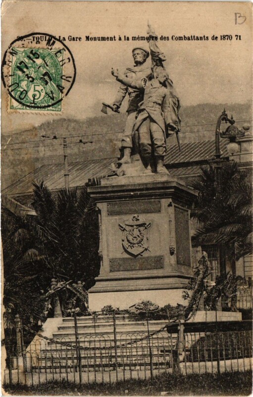Carte postale ancienne Toulon La Gare Monument a la mémoire des Combattants à Toulon