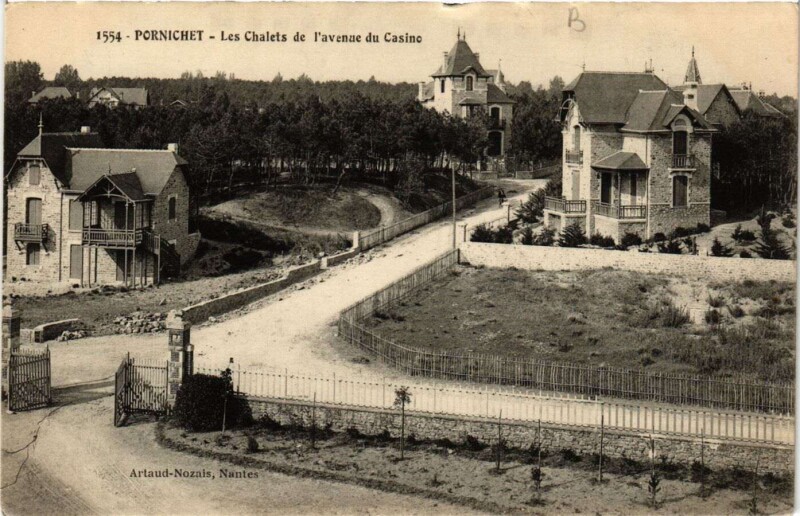 Carte postale ancienne Pornichet - Les Chalets de l'avenue du Casino à Pornichet
