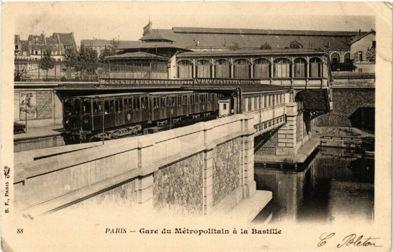 Carte postale ancienne Paris 4e Gare du Métropolitain á la Bastille à Paris 4e
