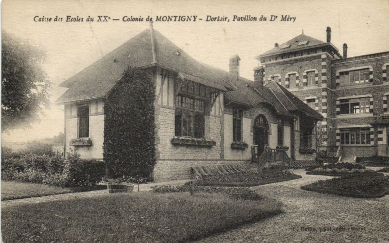 Carte postale ancienne Caisse des Ecoles du Xx. - Colonie de Montigny - Dortoir.