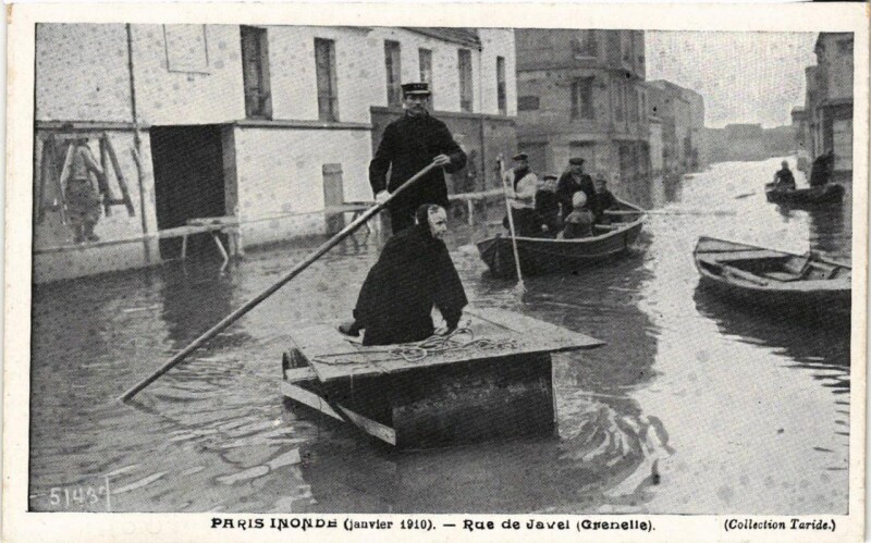 Carte postale ancienne Paris inondé (janvier 1910) - Rue de Javel (Grenelle) à Paris 15e