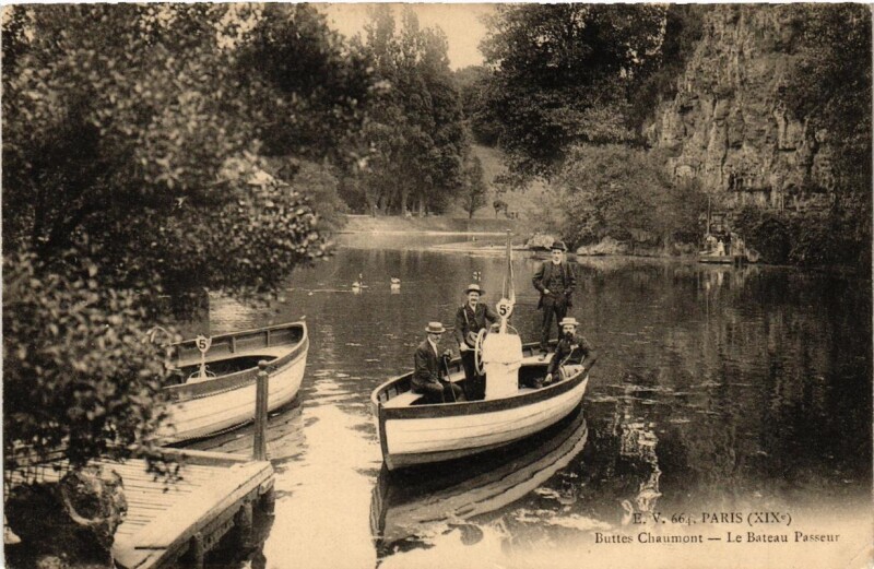 Carte postale ancienne Buttes Chaumont - Le Bateau Passeur à Paris 19e