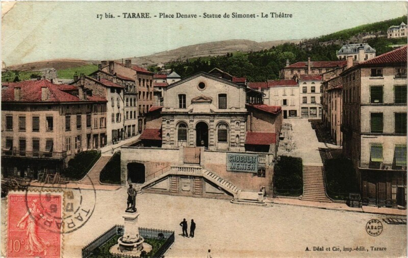 Carte postale ancienne Tarare - Place Denave - Statue de Simonet à Tarare