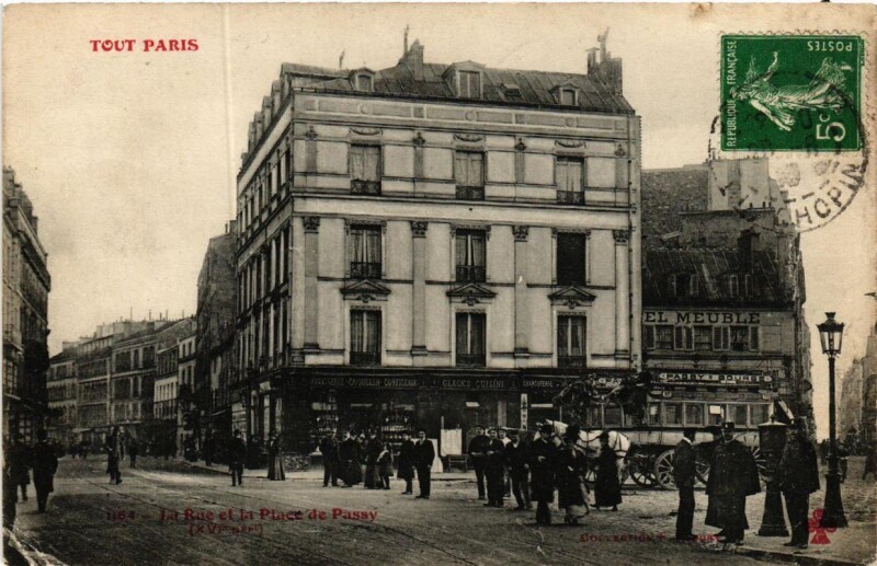 Carte postale ancienne La Rue et la Place de Passy à Paris 16e