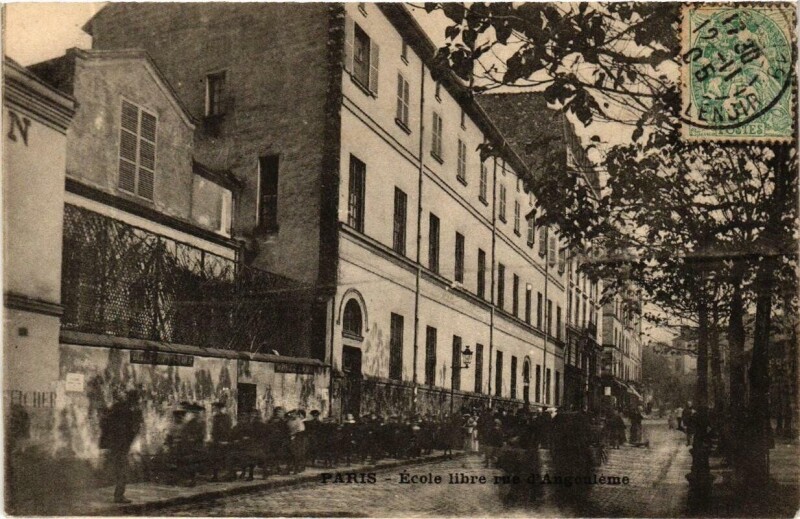Carte postale ancienne Ecole libre rue d'Angouleme à Paris 11e