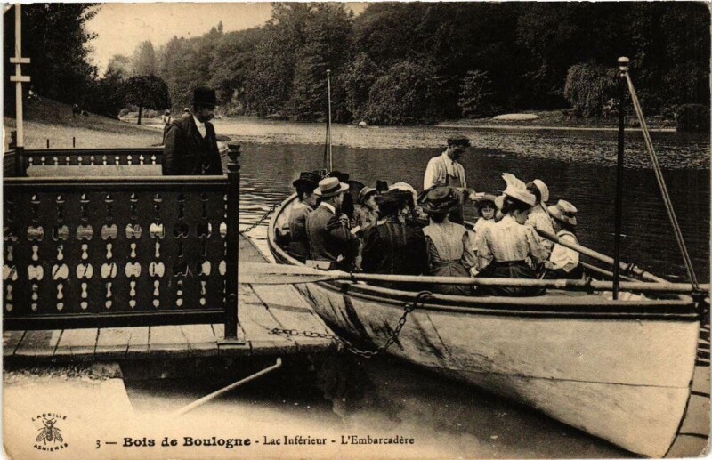 Carte postale ancienne Bois de Boulogne - Lac Inférieur - L'Embarcadère à Paris 16e