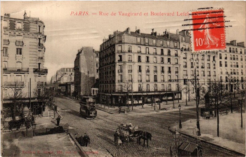 Carte postale ancienne Rue de Vaugirard et Boulevard Lefebvre à Paris 15e
