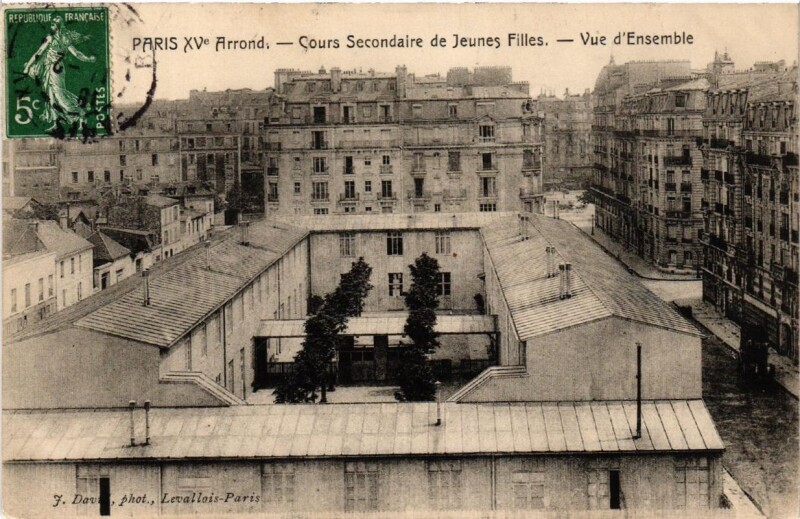 Carte postale ancienne Cours Secondaire de Jeunes Filles - Vue d'Ensemble à Paris 15e