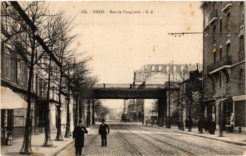 Carte postale ancienne Rue de Vaugirard à Paris 15e