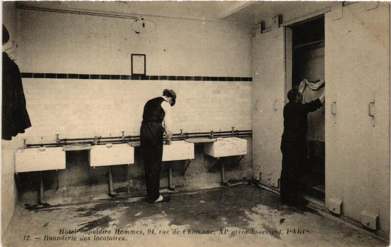 Carte postale ancienne Paris (11e) Hotel Populaires Hommes. 94, rue de Charonne. à Paris 11e