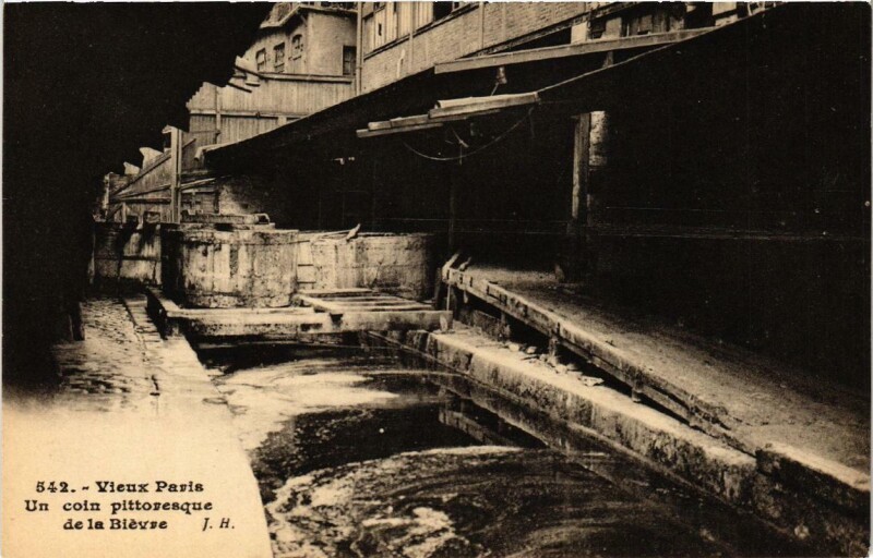 Carte postale ancienne Paris (13e) Un coin pittoresque de la Bievre. à Paris 13e