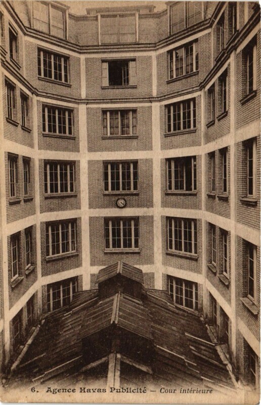 Carte postale ancienne Paris Agence Havas Publicite. Cour interieure