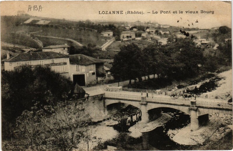 Carte postale ancienne Lozanne Le Pont et le vieux Bourg à Lozanne
