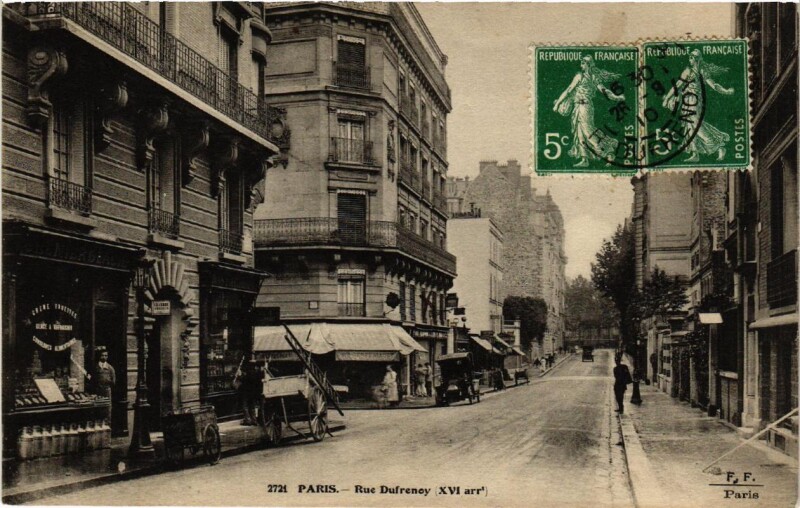 Carte postale ancienne Rue Dufrenoy à Paris 16e