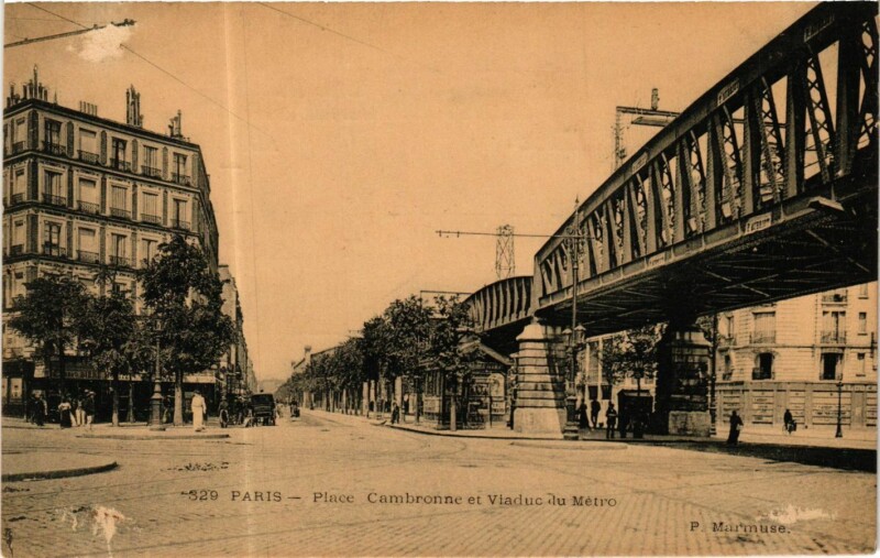 Carte postale ancienne Place Cambronne et Viaduc du Métro à Paris 15e