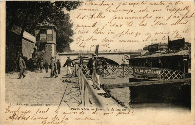 Carte postale ancienne Paris Vecu. Descente de bateau