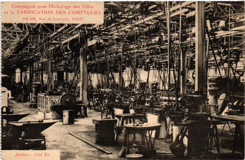 Carte postale ancienne Compagnie pour l'Eclairage des Villes et la Fabrication des Compteurs - Rue de Lourmel - Ateliers - Côté Est à Paris 15e