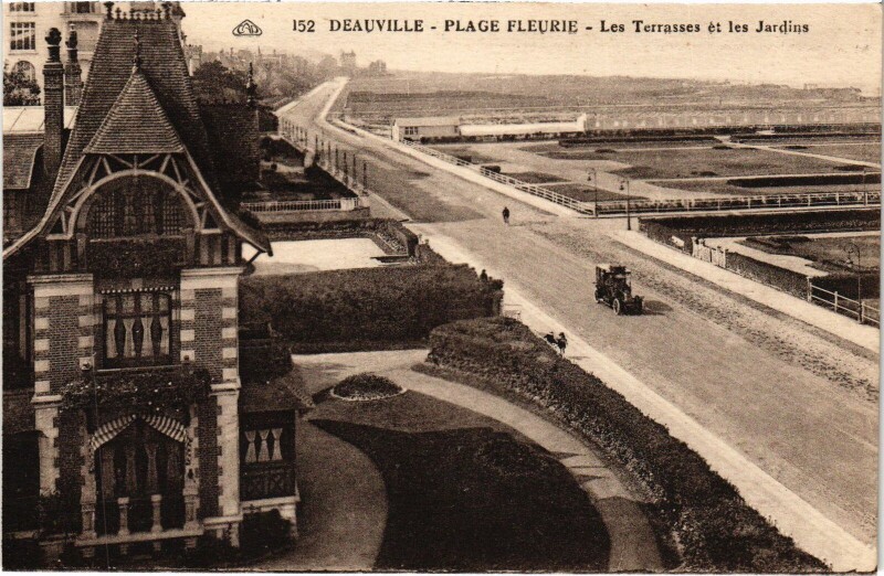 Carte postale ancienne Deauville Les Terrasses et les Jardins à Deauville