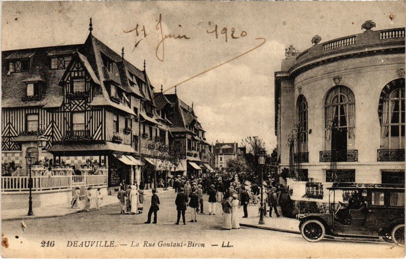 Carte postale ancienne Deauville La Rue Gontaut-Biron à Deauville