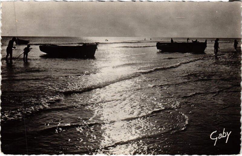 Carte postale ancienne La Cote - Barques en Repos