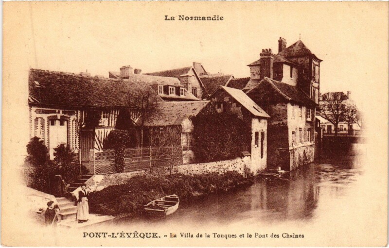 Carte postale ancienne Pont-l'Eveque La Villa de la Touques et le Pont des Chaines à Touques