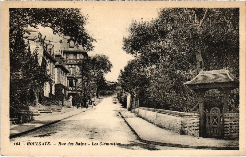 Carte postale ancienne Houlgate Rue des Bains - Les Clematiles à Houlgate