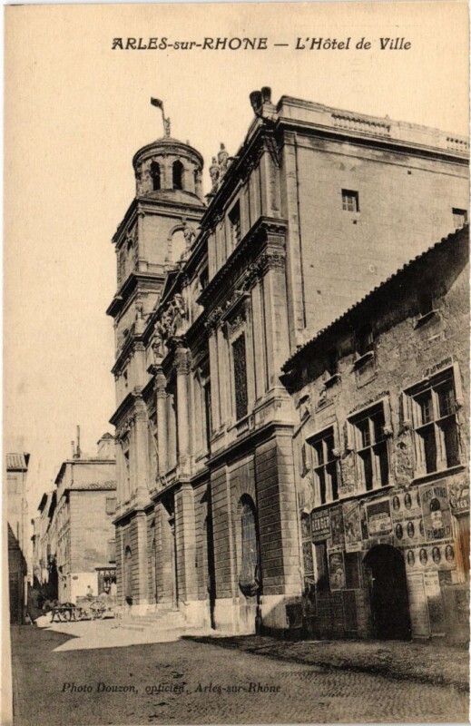 Carte postale ancienne Arles L'Hotel de Ville à Arles