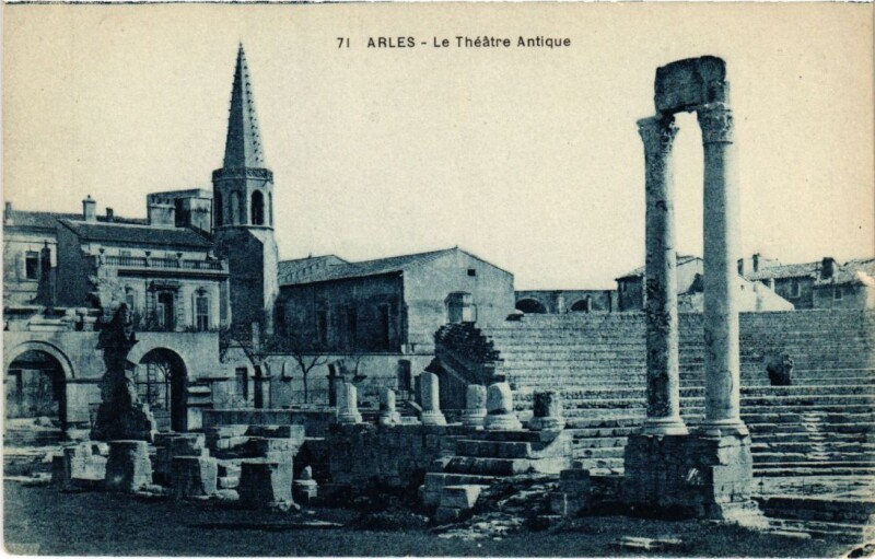 Carte postale ancienne Arles Le Theatre Antique à Arles