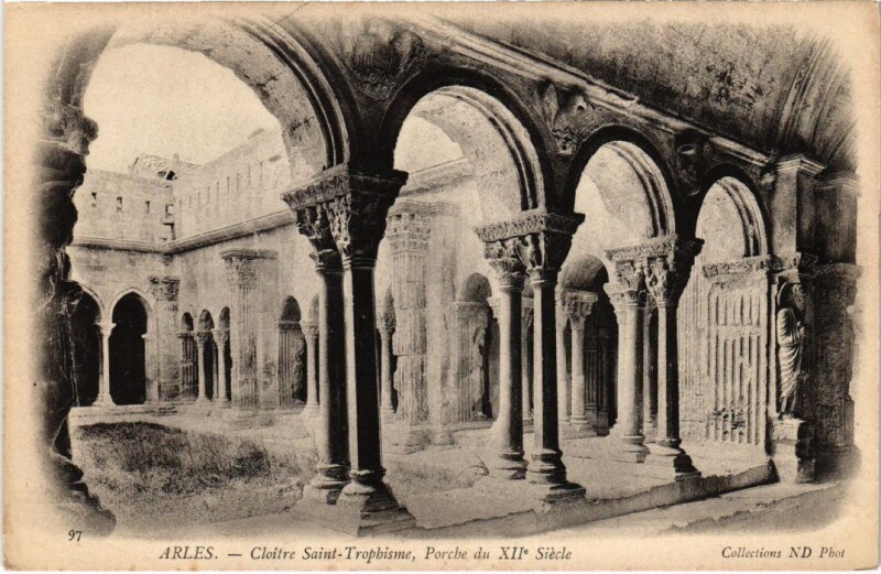 Carte postale ancienne Arles Cloitres Saint-Trophime - Porche à Arles