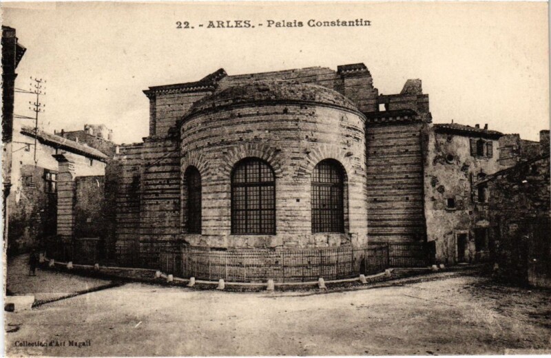 Carte postale ancienne Arles Palais Constantin à Arles