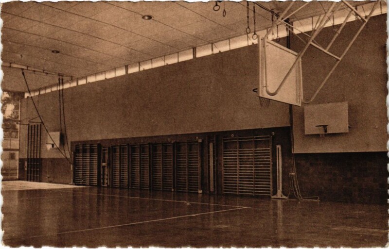Carte postale ancienne Aix-en-Provence Le Gymnase à Aix-en-Provence
