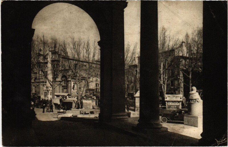 Carte postale ancienne Aix-en-Provence Town Scene à Aix-en-Provence