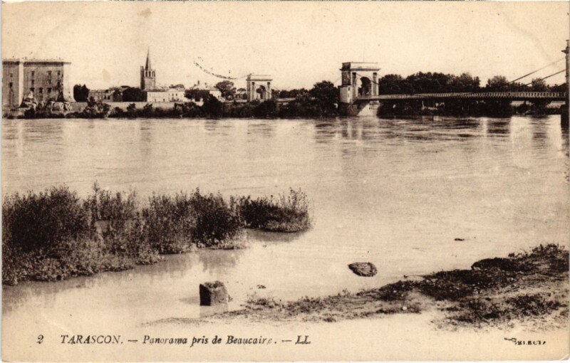Carte postale ancienne Tarascon Panorama pris de Beaucaire à Tarascon