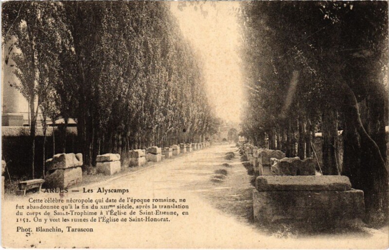 Carte postale ancienne Arles Les Alyscamps à Arles