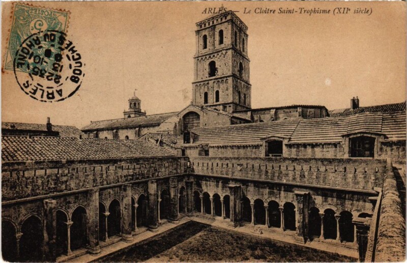Carte postale ancienne Arles Le Cloitre Saint-Trophime à Arles