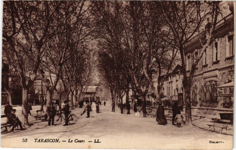 Carte postale ancienne Tarascon Le Cours à Tarascon