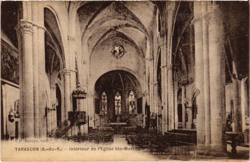 Carte postale ancienne Tarascon Interieur de l'Eglise Sainte-Marthe à Tarascon