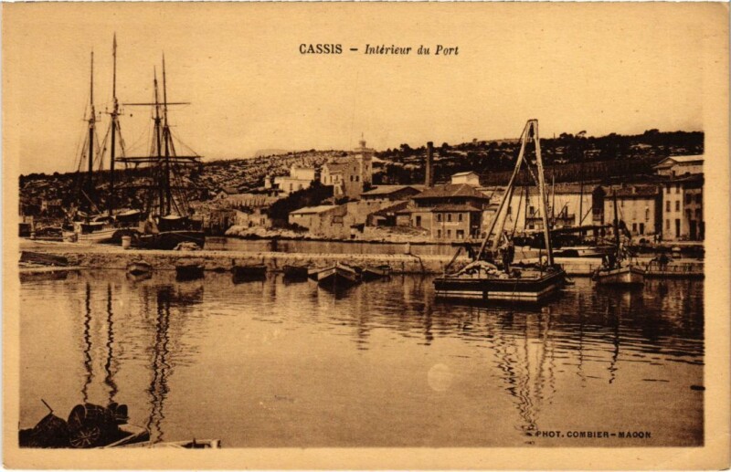 Carte postale ancienne Cassis Interieur du Port à Cassis