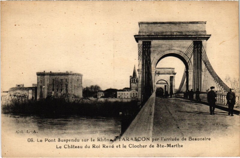 Carte postale ancienne Tarascon Pont Suspendu sur le Rhone par l'Arrivee de Beaucaire à Tarascon