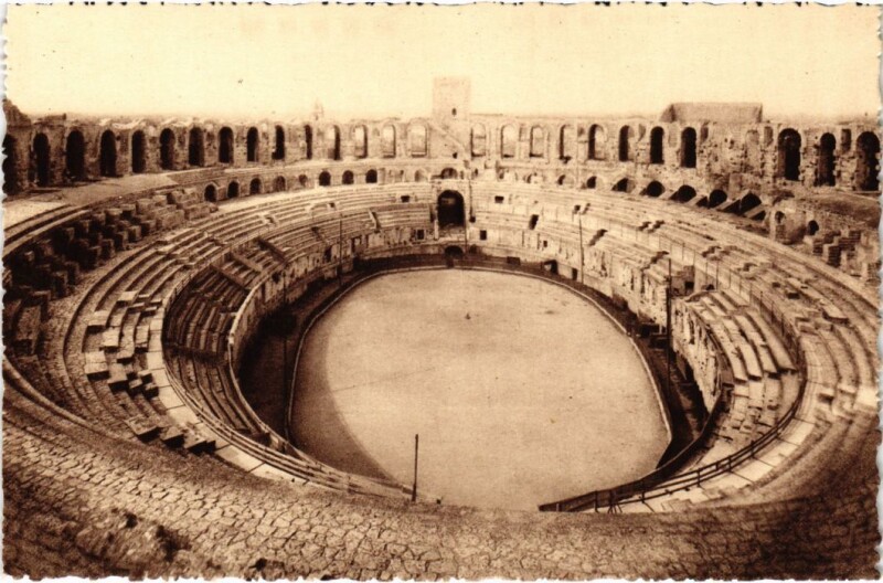 Carte postale ancienne Arles Interieur des Arenes à Arles