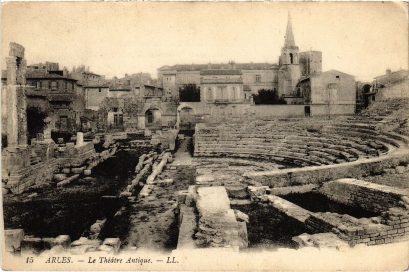 Carte postale ancienne Arles Le Theatre Antique à Arles
