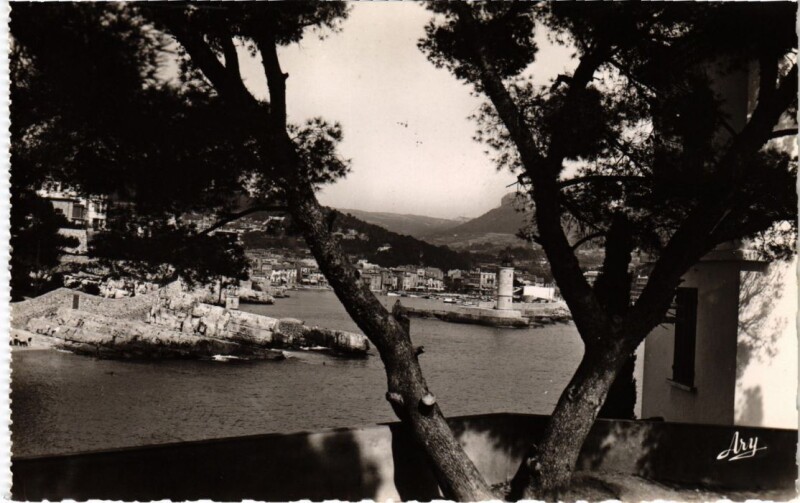 Carte postale ancienne Cassis Entree du Port à Cassis