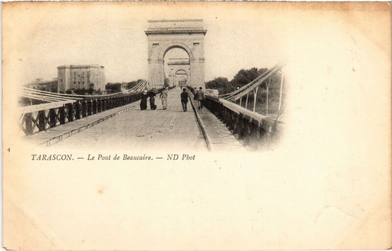 Carte postale ancienne Tarascon Le Pont de Beaucaire à Tarascon